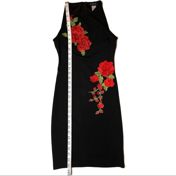 B Darlin Embroidered Red Rose Patch Sheath Sleeveless Black Dress size 1/2 - Picture 3 of 10